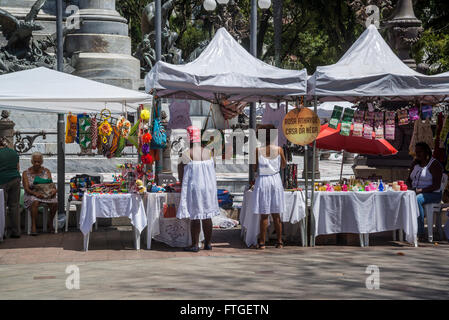 Marché artisanal au Largo do Campo Grande, place centrale, également connu sous le nom de la Praça 2 de Julho, Salvador, Bahia, Brésil Banque D'Images