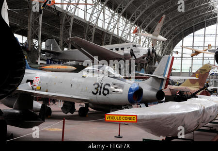 North American F-86 Sabre et Junkers JU 56, Musée royal de l'Armée et de l'Histoire Militaire, Bruxelles, Belgique Banque D'Images