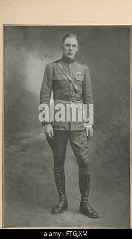 Cette œuvre de 1919 présente des portraits et des archives d'aviateurs de la Nouvelle-Angleterre de 1914 à 1918, documentant leurs contributions à l'aviation pendant la première Guerre mondiale et leurs réalisations dans le combat aérien et l'exploration. Banque D'Images
