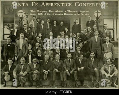 « Ingénieur en mécanique ferroviaire » (1916) couvre les principes et les pratiques d'ingénierie liés aux systèmes ferroviaires, en se concentrant sur les aspects mécaniques de la conception, de l'entretien et de l'exploitation des trains dans les transports du début du XXe siècle. Banque D'Images