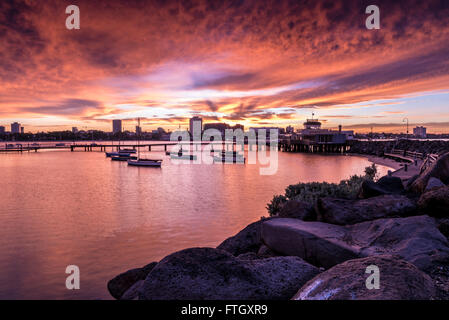 Lever de soleil sur St Kilda, Melbourne, Australie Banque D'Images