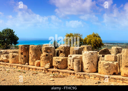 Les vieilles pierres et colonnes sont conservés les parties du sanctuaire d'Aphrodite à Kouklia, Chypre. Banque D'Images