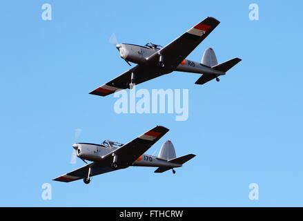 EI-HFC (170) et de l'AE-HFA (168) de l'Irish vol historique, au cours de l'affichage de l'équipe à l'Airshow écossais en 2015 Banque D'Images