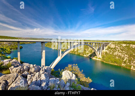 Arch bridge sur la rivière Krka, Dalmatie, Croatie Banque D'Images