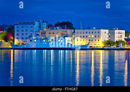 Ville de Zadar harbor blue evening, Dalmatie, Croatie Banque D'Images