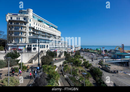 Southend-on-Sea view de côtes avec Park Inn hôtel Radisson à gauche, Essex, UK Banque D'Images