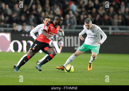 Paul-Georges Ntep et Fabien Lemoine lorsqu'un match de championnat le Stade Rennais - comme saint Etienne, le 4 février 2016 à Roazhon park Banque D'Images