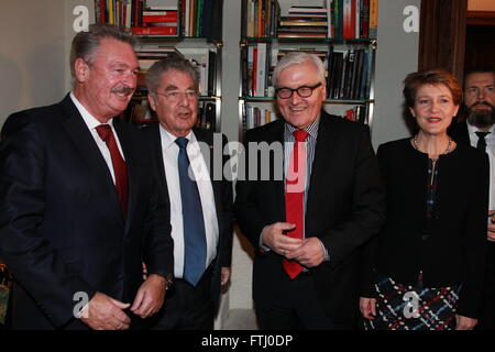 Suisse, autrichien, allemand et luxembourgeois se rencontrent au ministère des Affaires étrangères pour discuter de la crise des réfugiés en Europe avec : Jean Asselborn, Heinz Fischer, Frank-Walter Steinmeier, Simonetta Sommaruga Myriam Où : Luxembourg Ville, Luxe Banque D'Images