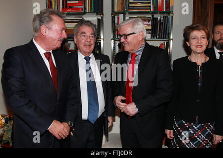 Suisse, autrichien, allemand et luxembourgeois se rencontrent au ministère des Affaires étrangères pour discuter de la crise des réfugiés en Europe avec : Jean Asselborn, Heinz Fischer, Frank-Walter Steinmeier, Simonetta Sommaruga Myriam Où : Luxembourg Ville, Luxe Banque D'Images