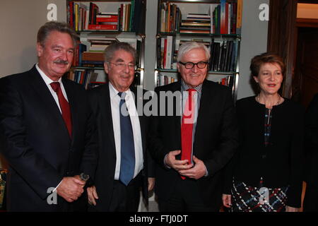 Suisse, autrichien, allemand et luxembourgeois se rencontrent au ministère des Affaires étrangères pour discuter de la crise des réfugiés en Europe avec : Jean Asselborn, Heinz Fischer, Frank-Walter Steinmeier, Simonetta Sommaruga Myriam Où : Luxembourg Ville, Luxe Banque D'Images