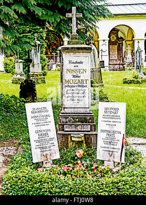 Tombe de Constanze et Leopold Mozart, femme et père de Wolfgang Amadeus Mozart sur le cimetière de Saint Sébastien, Salzbourg, Banque D'Images