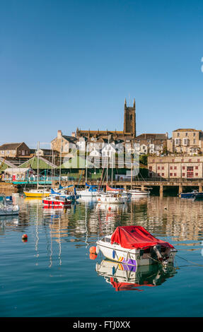 Vue sur le port de Penzance à Cornwall, Angleterre, Royaume-Uni Banque D'Images