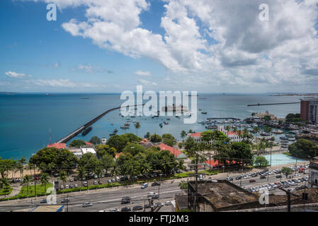 Vue de la Ville basse avec le port de plaisance, Salvador, Bahia, Brésil Banque D'Images