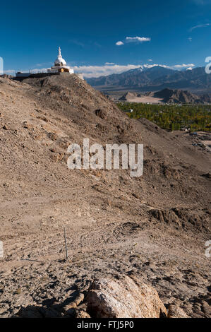 Shanti Stupa monument bouddhiste à Leh, Ladakh, Inde Banque D'Images