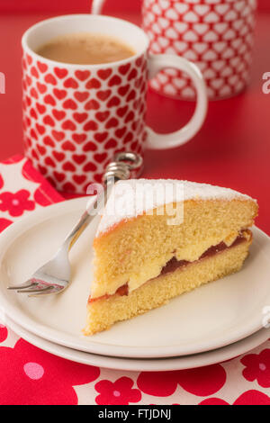 Victoria sponge cake sur platine - le thé l'après-midi Banque D'Images