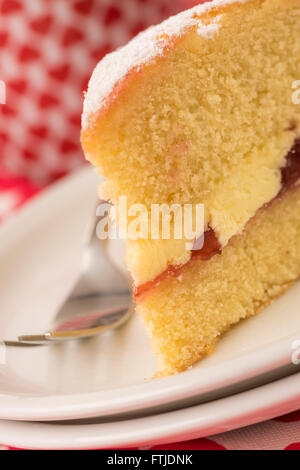 Victoria sponge cake sur platine - le thé l'après-midi Banque D'Images