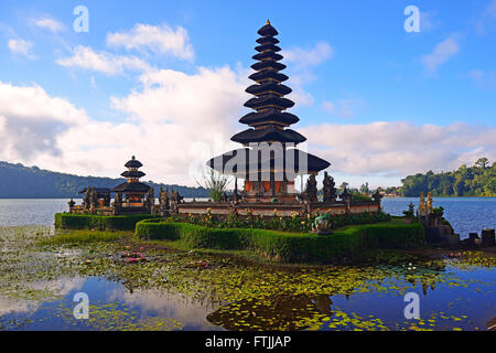 Tempel Pura Ulun Danu Bratan, im, Bratansee Zentralbali von Hochland, Bedugul, Bali, Indonesia Banque D'Images