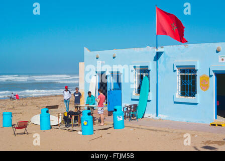 Surf Shop, Plage, Sidi Ifni, Guelmim-Oued, région du sud du Maroc, l'Afrique du Nord Banque D'Images