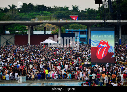 La Havane, Cuba. Mar 25, 2016. Atmosphère pendant le concert des Rolling Stones à la ciudad Deportiva de La Havane, Cuba, le vendredi 25 mars 2016. Les pierres sont d'effectuer dans un concert gratuit à La Havane vendredi, de devenir le plus célèbre loi jouer Cuba depuis la révolution de 1959. (CTK) Photo Banque D'Images