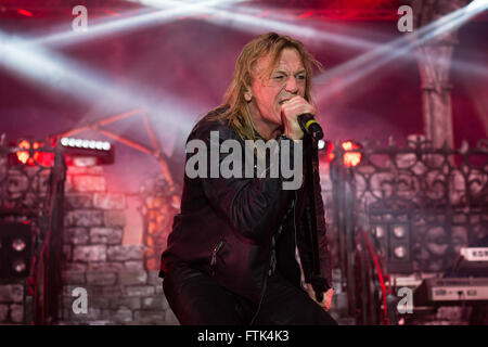 BRATISLAVA, Slovaquie - 28 mars : la performance de Tobias Sammet's Avantasia projet lors de Ghostlights World Tour à Bratislava, Slovaquie le 28 mars 2016 Banque D'Images