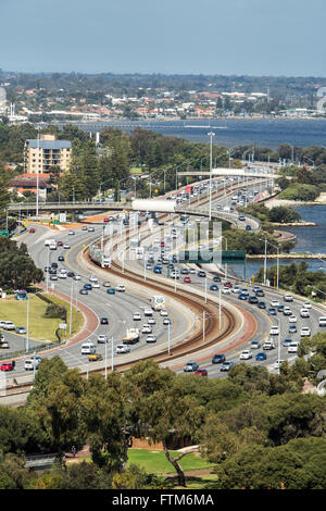 L'autoroute Kwinana, la ville de Perth, Australie occidentale de Kings Park Banque D'Images