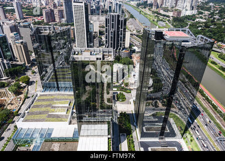 Vue aérienne du centre commercial Iguatemi JK sur le coin de l'Avenida Presidente Juscelino Kubitschek Banque D'Images