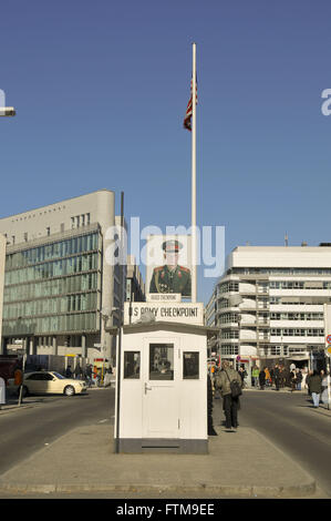 Checkpoint Charlie - l'ancienne frontière post dans l'ancienne Allemagne de l'Est Banque D'Images