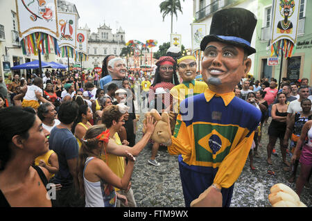 Bonecoes dans parade carnaval de rue Pelourinho Banque D'Images