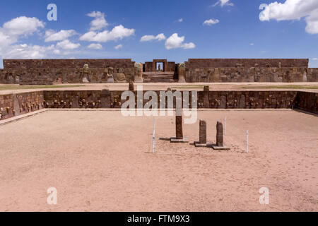 Têtes de pierre et Stella, mur composé de Kalasaya.(Espagnol: Tiahuanaco ou Tiahuanacu) est un site archéologique pré-colombien dans l'ouest de la Bolivie. Banque D'Images