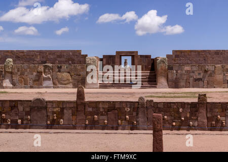 Têtes de pierre, et entrée à Kalasaya Compound, Tiwanaku, Bolivie.(Espagnol: Tiahuanaco ou Tiahuanacu) est un site archéologique pré-colombien. Banque D'Images