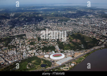 Vue aérienne de la ville avec l'Estadio Jose Pinheiro Borba également connu sous le nom de Gigante da Beira-Rio Banque D'Images