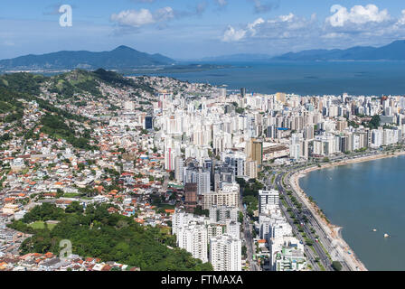 Vue aérienne de la ville avec l'Avenida Beira Mar Norte droit Banque D'Images