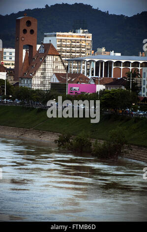 Vue de la ville de Blumenau et rivière Itajai - Santa Catarina Banque D'Images