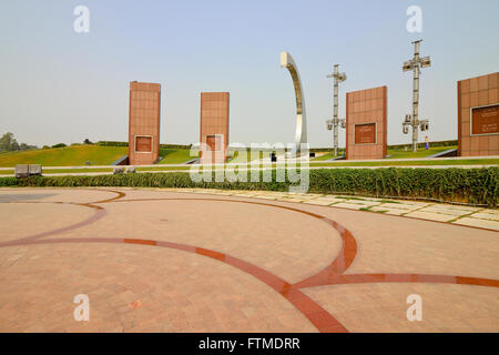 Des sculptures modernes sur l'histoire de la foi sikhe à Gourou Teg Bahadur memorial près de Delhi, Inde du Nord. Banque D'Images