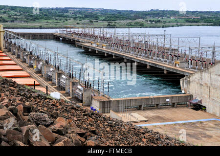 Bol de dissipation et l'usine hydroélectrique du PHP sous-station de l'île unique à Rio Parana Banque D'Images