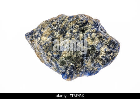 La Sodalite, bleu royal spécimen minéral tectosilicate, sur fond blanc Banque D'Images