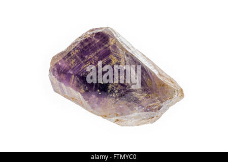 Spécimen d'Améthyste, variété de quartz violet sur fond blanc Banque D'Images