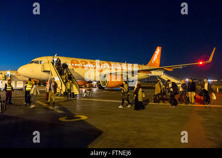 Easyjet Airbus A320 avion à l'arrivée à l'aéroport de Marrakech, Maroc Banque D'Images