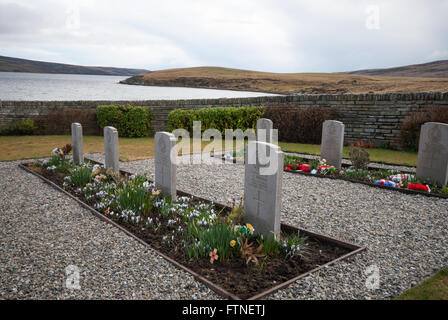 Tombes à San Carlos cimetière militaire britannique, le Blue Beach, San Carlos Bay, East Falkland, l'Amérique du Sud Banque D'Images