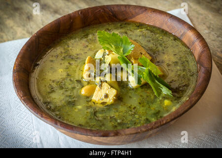 Soupe au pistou poulet aux épinards et haricots CANNELLINI Banque D'Images