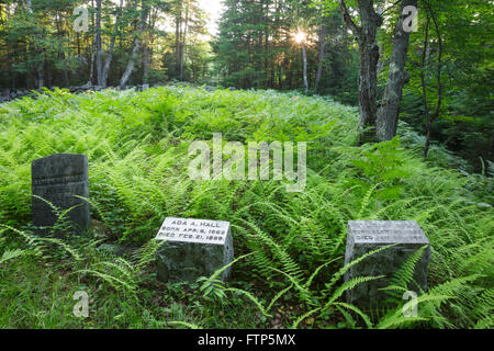 Cimetière le long Gilman-Hall Notch Road en sandwich Sandwich, New Hampshire, USA. Banque D'Images