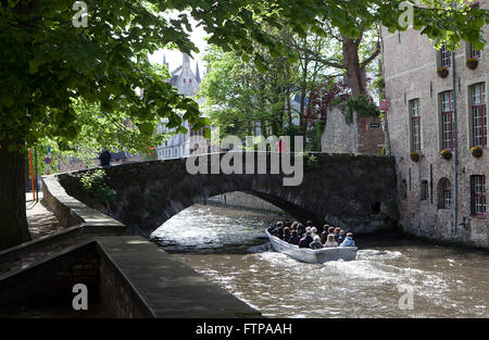 Bruges, Belgique : canal bateaux Banque D'Images