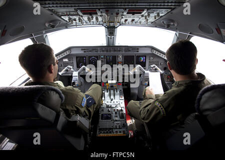 Cockpit avion Embraer ERJ 145 C-99 FAB Forca Aerea Brasileira Banque D'Images