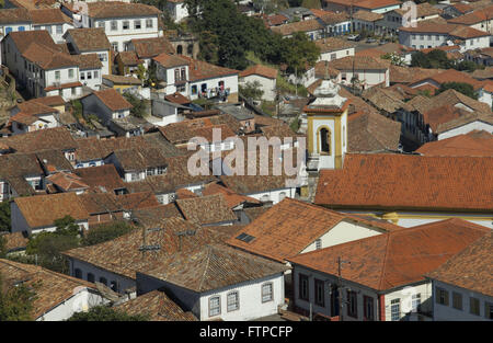Maisons et Église de Sao Jose dans le centre historique d'Ouro Preto - MG Banque D'Images