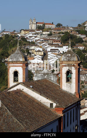 Tours de l'église de Nossa Senhora da Conceicao - Église de Santa Efigenia Banque D'Images