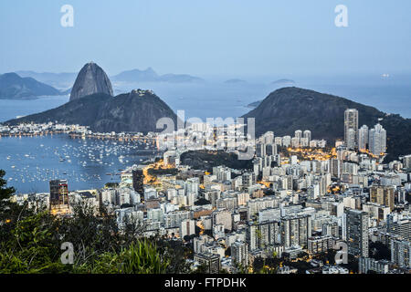 Vue de la baie de Botafogo dans la baie de Guanabara et le Pain de Sucre - Urca Banque D'Images