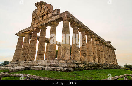 Coucher du soleil d'automne à Paestum - UNESCO World Heritage Site, certains des plus anciens temples grecs conservés dans le monde. Banque D'Images