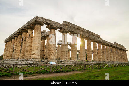 Coucher du soleil d'automne à Paestum - UNESCO World Heritage Site, certains des plus anciens temples grecs conservés dans le monde. Banque D'Images