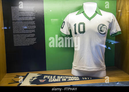 Shirt utilisé par un joueur de football de Pelé dans l'American Cosmo temps - Musée de la peau Banque D'Images