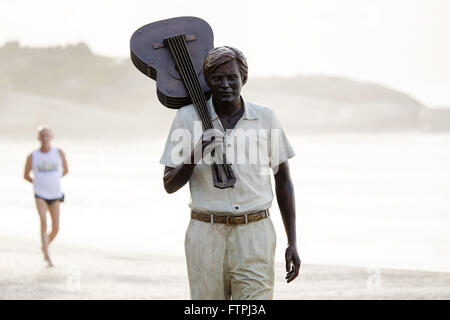 Tom Jobim partition du statue sur le bord de la plage d'Ipanema, au moment de l'Arpoador, south Banque D'Images